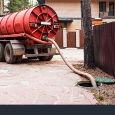 kanalizasyon-tankı-kamyonu-kanalizasyon-pompalama-makinesi-fosseptik-kamyonu-drenaj-çukurunda-boru-pompalama